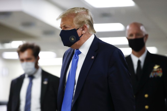 Trump wears mask in public for first time during pandemic
