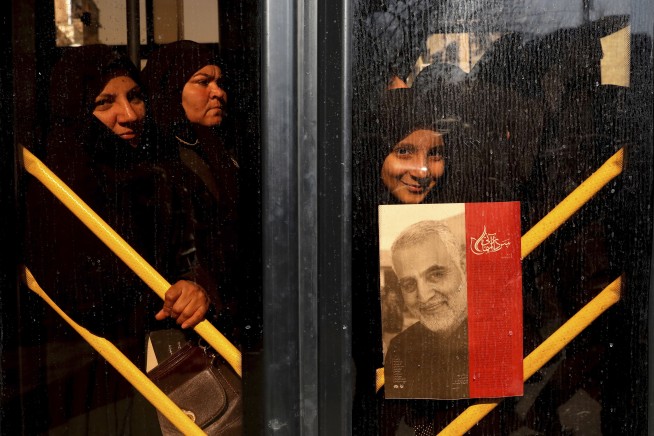 Throngs mourn, Iranian leader weeps for general slain by US