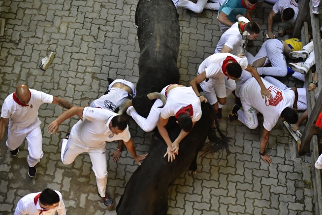 Spain's running of the bulls: 3 people gored at San Fermín