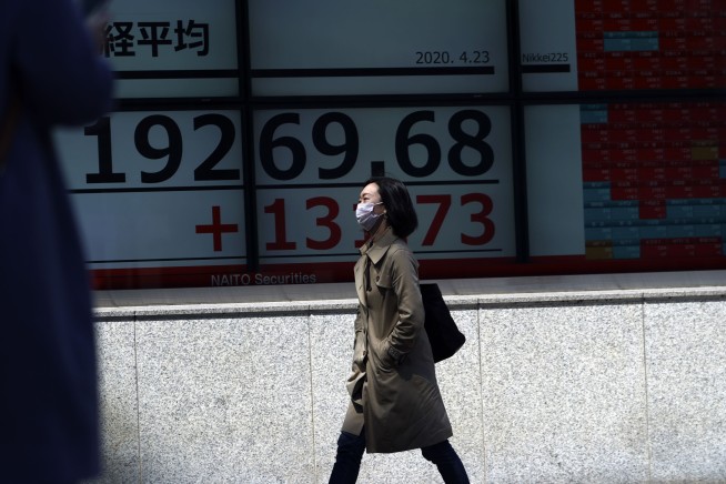 An early market rally gets wiped out, leaving stocks mixed