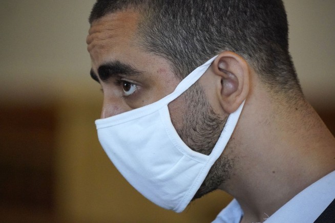 Agent: Rushdie off ventilator and talking, day after attack