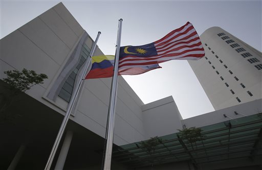 New Malaysia plane search area turns up objects