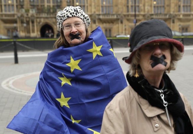 UK set to file for EU divorce, triggering 2 years to Brexit