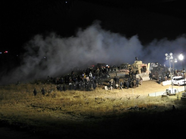 Police, protesters face off at Dakota Access pipeline