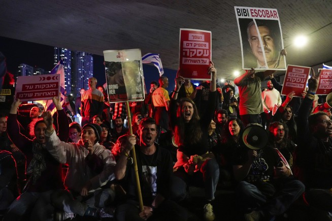 Cease-fire talks with Israel and Hamas are expected to resume on Sunday in Qatar