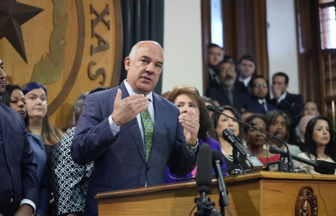 Number of infected Texas lawmakers who fled state rises to 5