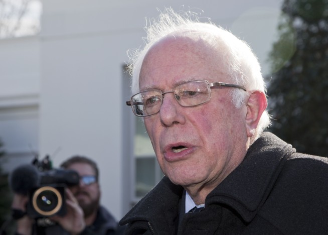 The Latest: Super PACs offer $1.5M for Cruz-Trump debate