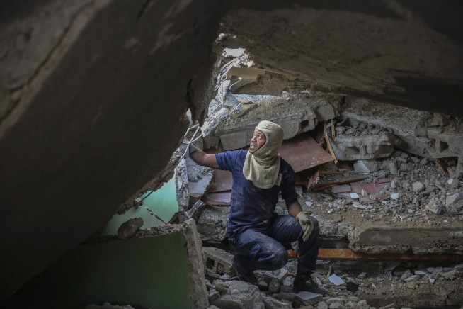 Rescuers racing in Haiti as storm threatens to follow quake