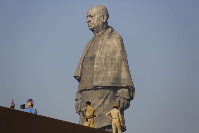 Towering statue of India's independence leader unveiled