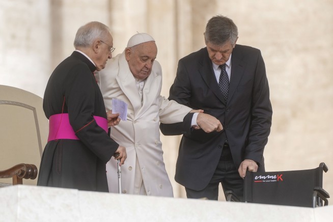Pope appears unable to climb a few steps as respiratory and mobility problems take their toll