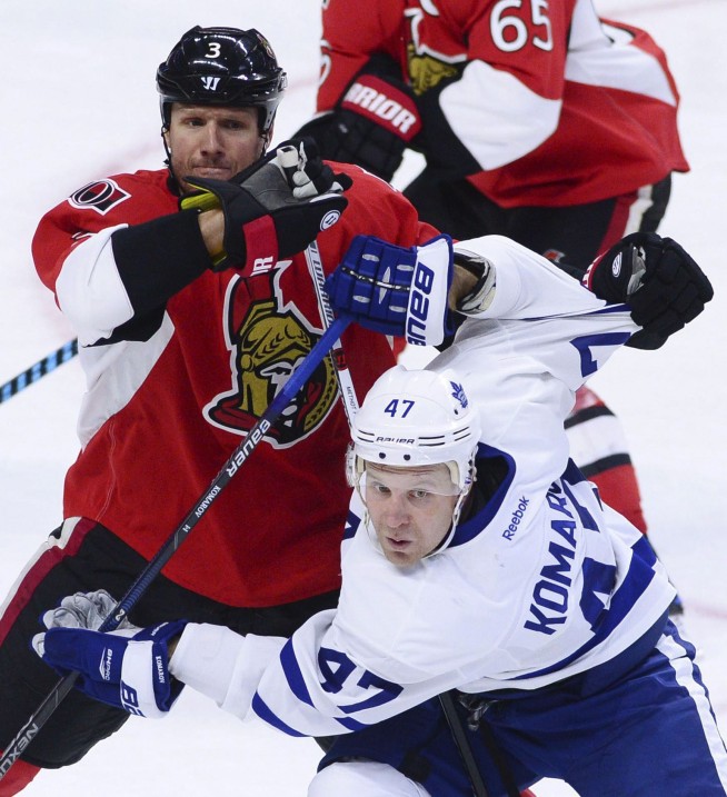 Maple Leafs' Matthews has record 4 goals in NHL debut