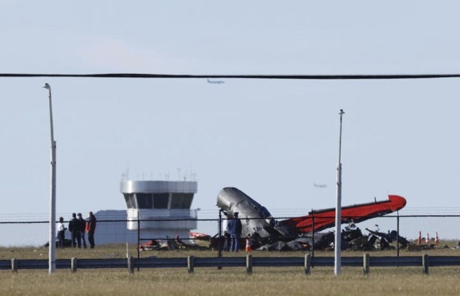 Two aircraft collide, crash during Dallas air show