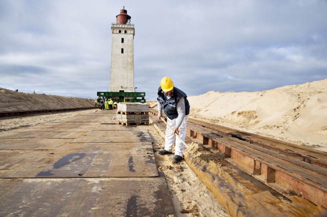 Danes try to move 120-year-old lighthouse from eroding coast