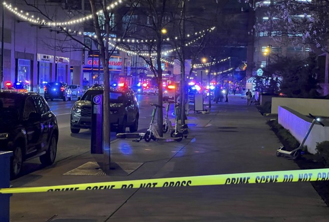 Shooting outside downtown Indianapolis mall wounds 7 youths, police say