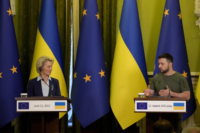 European Union makes Ukraine a candidate for EU membership
