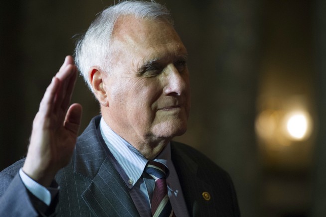 Jon Kyl sworn in to fill McCain's Senate seat until January