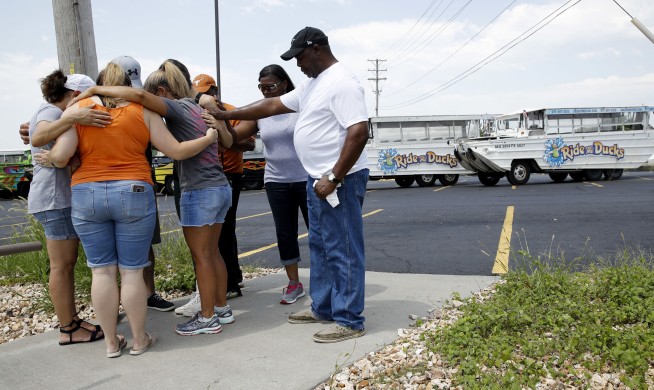 Branson mourns for 17 killed in sinking of packed duck boat