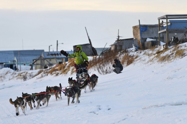 French musher was leading Iditarod, but then his dogs quit