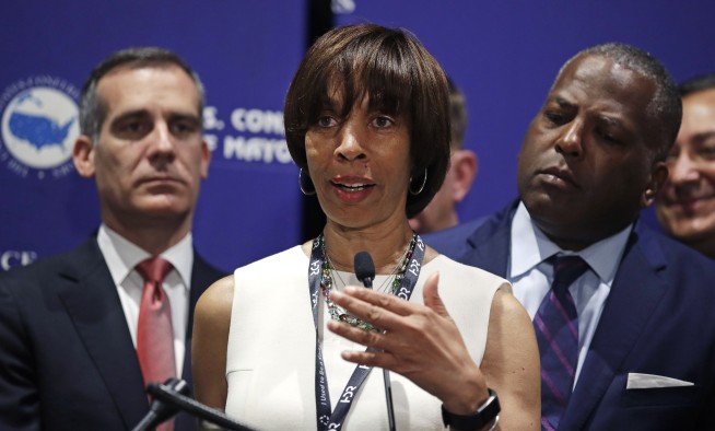 Former Baltimore mayor sentenced to 3 years in book scheme