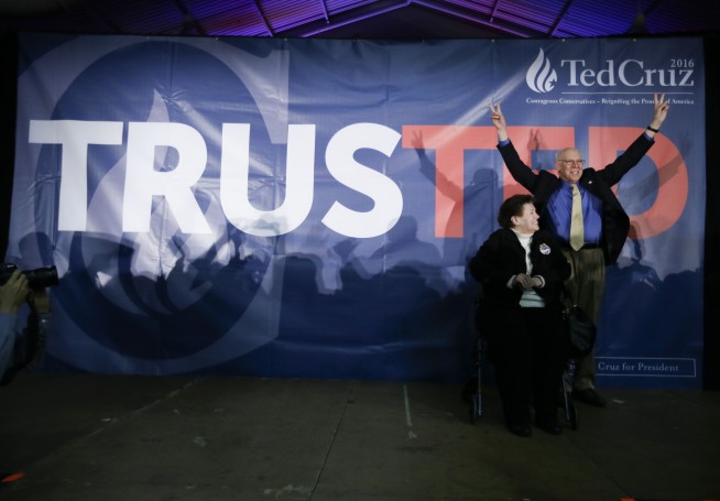 The Latest: Some Iowa precincts resort to coin flips