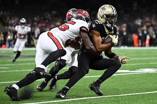 Questionable NFL officiating again takes the spotlight in Week 8