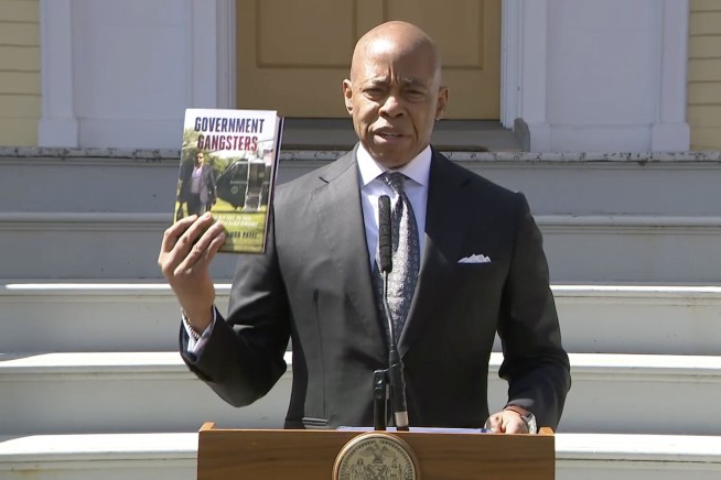 Judge dismisses corruption case against New York City Mayor Eric Adams