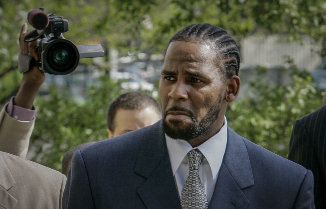 Closings begin after R. Kelly declines to testify at trial