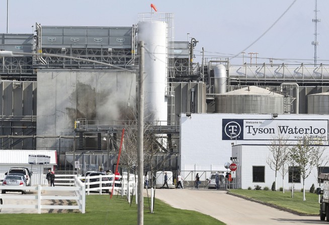 Tyson suspends Iowa plant managers amid virus betting claim