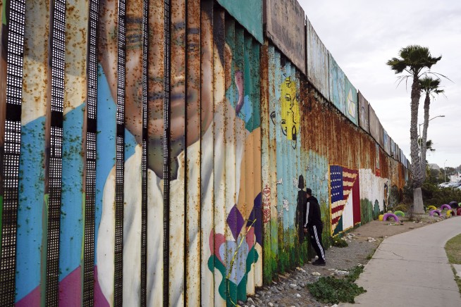 US will resume border wall construction at San Diego park