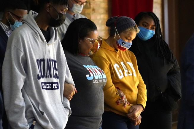 Chicago union leaders OK plan to resume in-person class