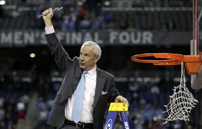 Hall of Fame coach Roy Williams retiring after 33-year run