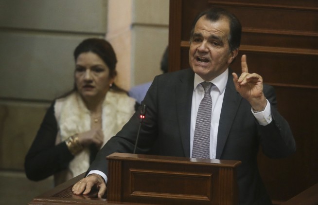 Colombian congress ratifies peace deal; critics boycott vote