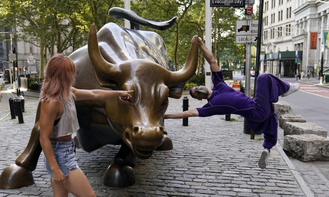 Tech’s sudden sell-off continues; Nasdaq sinks 10% in 3 days