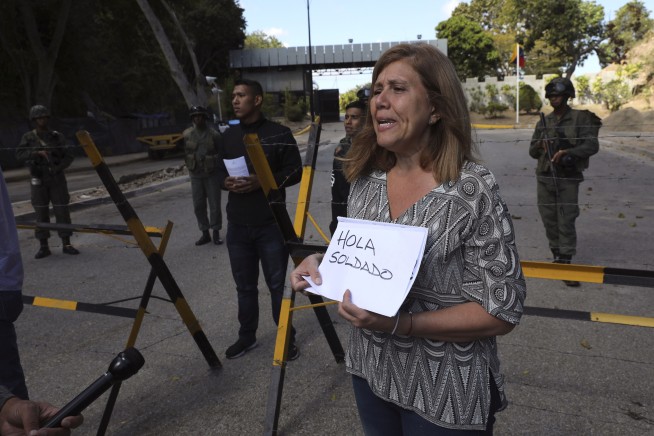 Rivals Maduro and Guaido vie for Venezuelan military backing