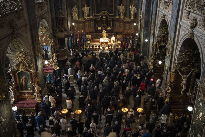 AP PHOTOS: Lviv residents seek comfort in Sunday service