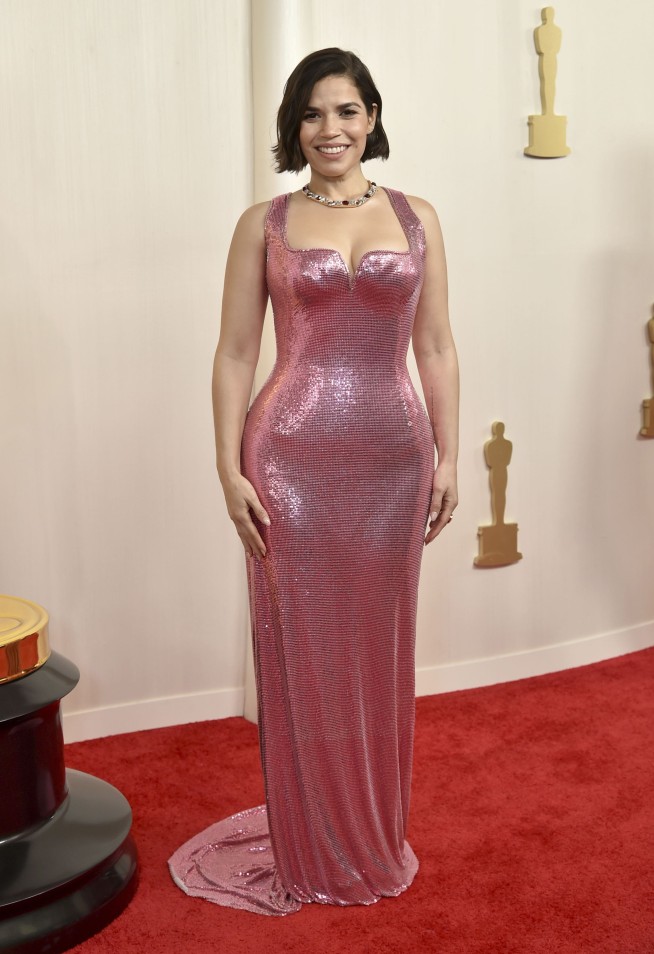 America Ferrera stuns in sparkly Barbie pink, Rita Moreno waves in statement black on Oscars carpet