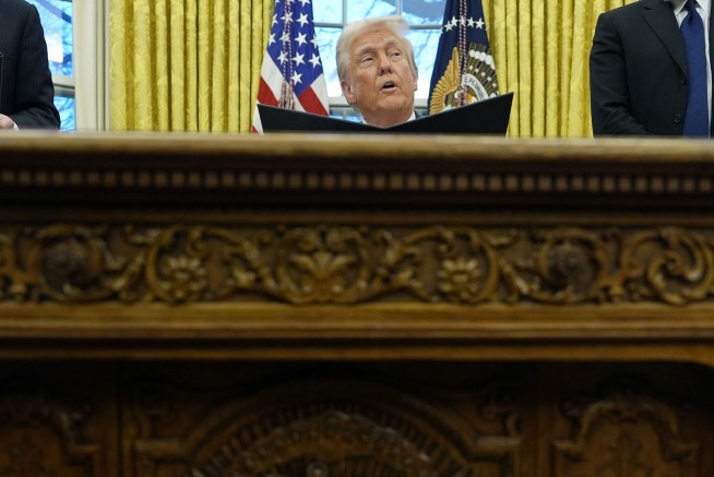 'Back to plastic': Trump signs order for plastic straws as he declares paper ones 'don’t work'