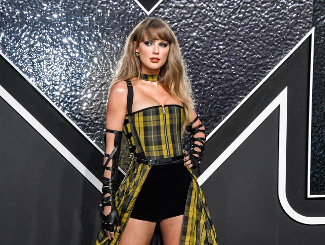 Taylor Swift, Kenny Loggins, members of Kiss and more get into Songwriters Hall of Fame