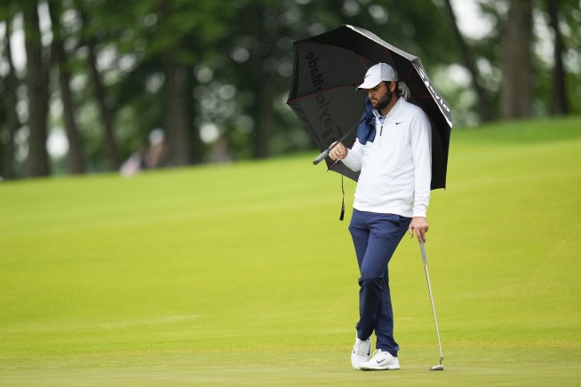 Scottie Scheffler arrested outside PGA Championship, then returns and climbs leaderboard