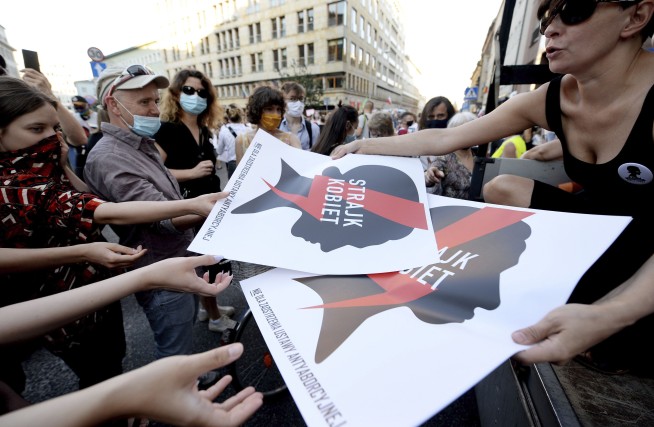 Protests decry Polish gov't plan to leave anti-violence deal