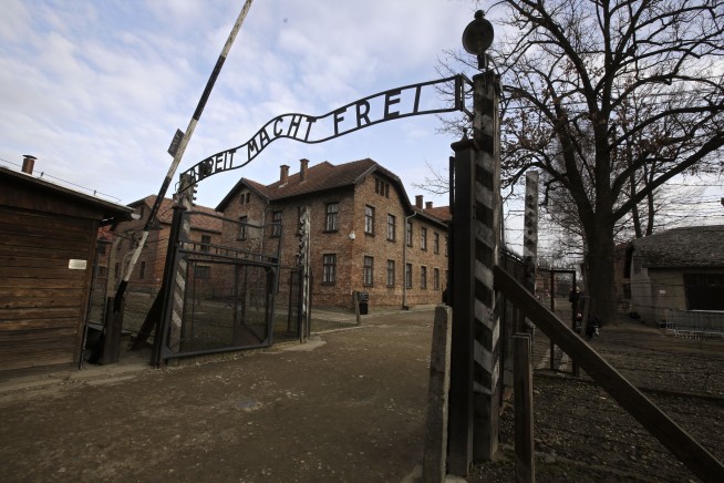 Graffiti in English and German found on Auschwitz barracks