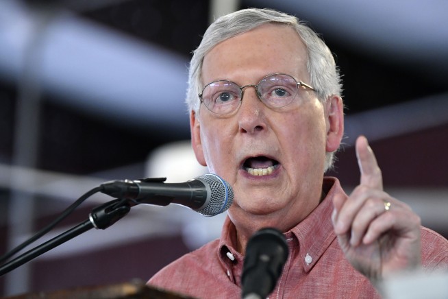 Aide: Sen Mitch McConnell trips, breaks shoulder in Kentucky