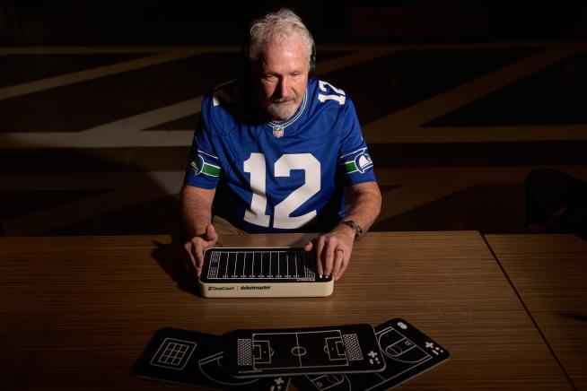 Some blind fans to experience Super Bowl with tactile device that tracks ball