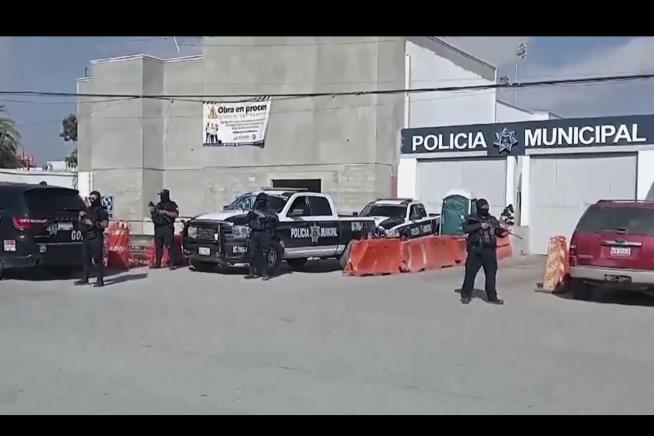 Mexican cops find tents, question people in the case of 2 Australians ...