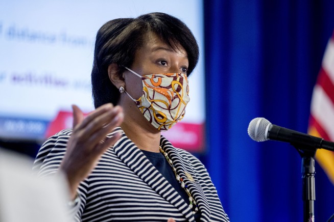 DC mayor to order mandatory masks as infections rise again