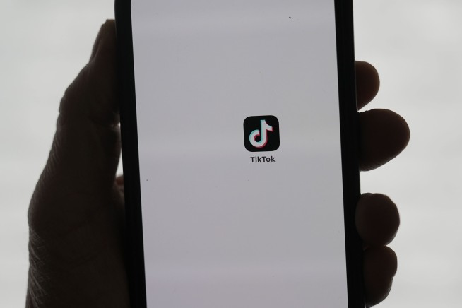 TikTok restores service for US users based on Trump's promised executive order