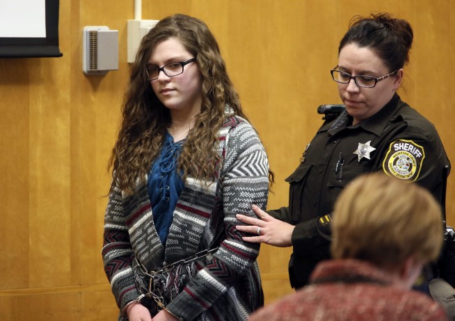 Judge orders release of Wisconsin woman in Slender Man case
