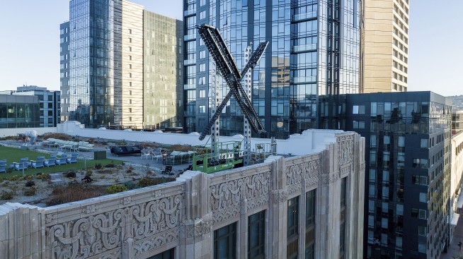 'X' logo installed atop Twitter building, spurring San Francisco to investigate permit violation