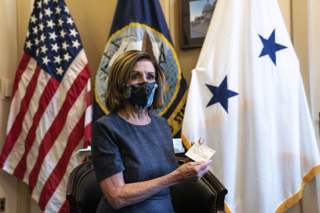 Fight over Fed powers stalls $900 billion aid plan