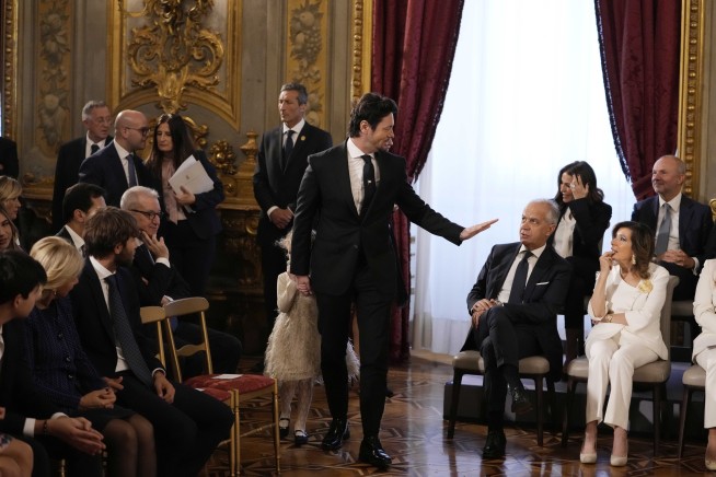 Far-right leader Giorgia Meloni sworn in as Italian premier